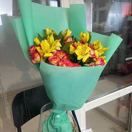 Букет цветов Попугайчик - Фото 3