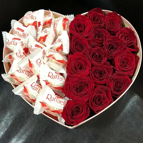Букет Сердце с розами и конфетами №160 - Фото 3