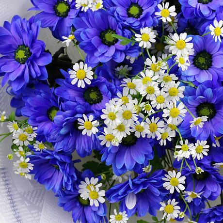 Букет из хризантем и ромашек - Фото 3