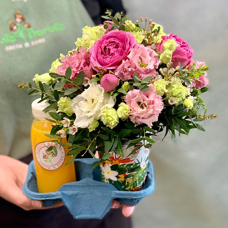 Утренний букет цветов со свежевыжатым апельсиновым соком - Фото 4