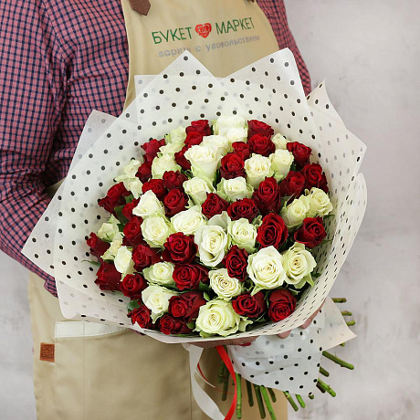 Букет из 65 разноцветных кенийских роз - Фото 4