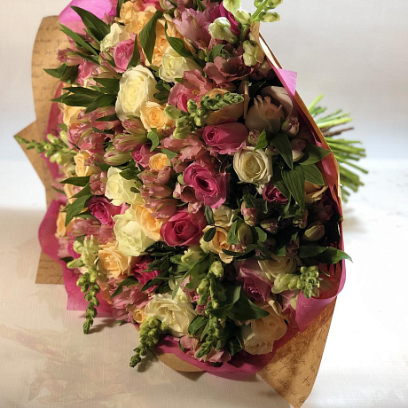 Букет цветов Красочный подарок - Фото 2