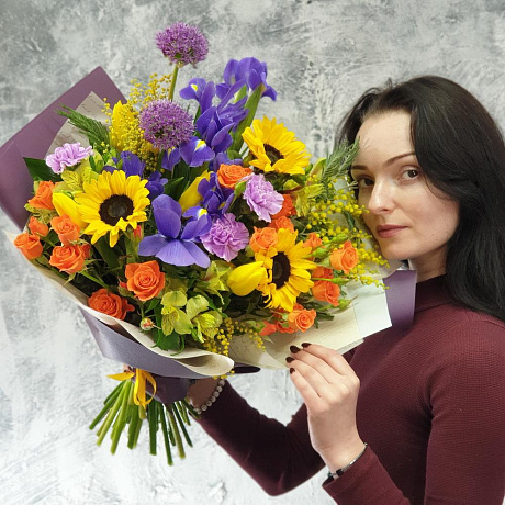 Шикарный букет с подсолнухами, анемонами и розами  Уральские самоцветы - Фото 6