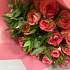 Букет из 19 роз Джумилия с зеленью - Фото 4