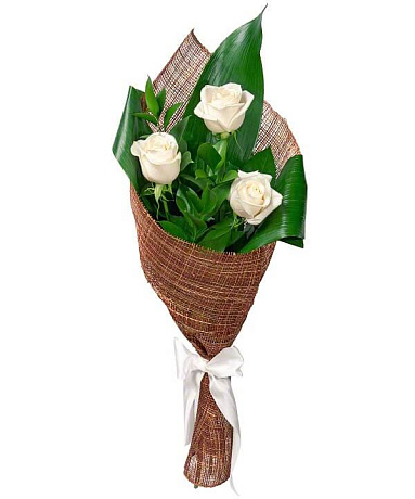 Букет из 3 белых роз и зелени - Фото 1
