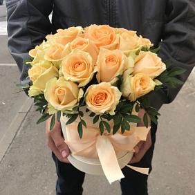 Коробки с цветами. Розы. Кремовые ( Бежевые ) 19 шт. N125