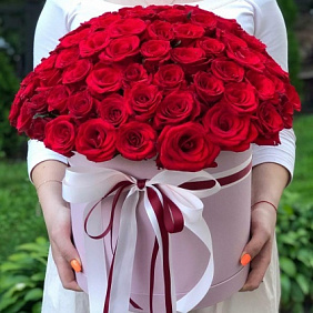 101 красная роза в коробке (Россия)