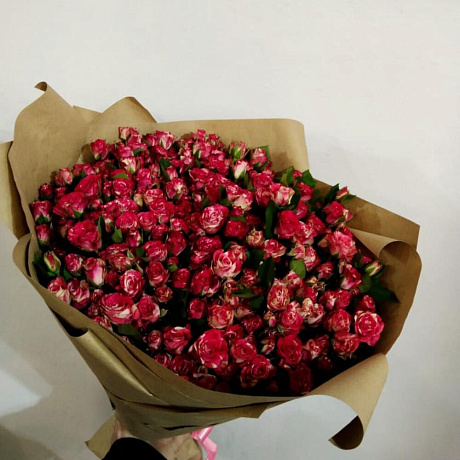 Огромный букет из 51 красной  кустовой розы - Фото 1
