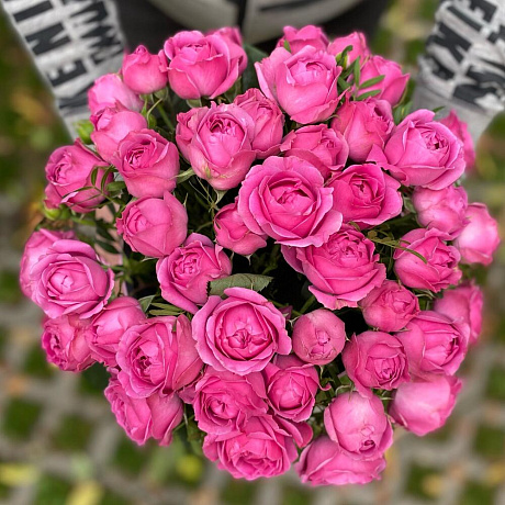 Коробка пионовидной кустовой розы Мисти баблс - Фото 1