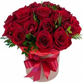 Цветы в коробке из 25 красных роз