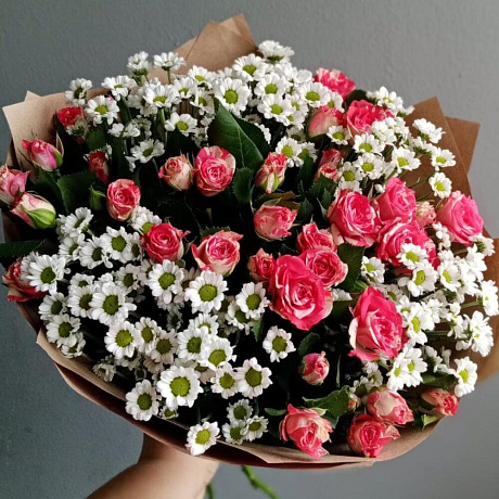 Букет из кустовых роз и хризантем Сантини №2 - Фото 1