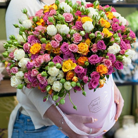 Коробка с цветами В лучах света