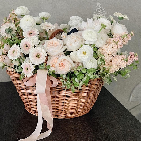 Корзина с цветами Luxury Flowers Прикосновение нежности - Фото 1