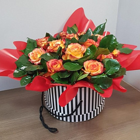 Цветы в коробке (Роза Эквадор - 13 шт)