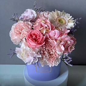 Букет цветов «Лаванда и малина»