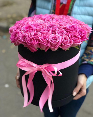 51 розовая роза в большой черной шляпной коробке №336 - Фото 1