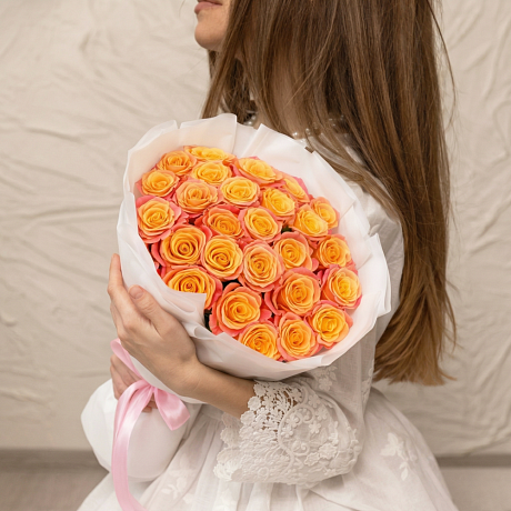 Букет из 25 коралловых роз - Фото 1