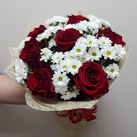 Букет из роз и сантини - Фото 1