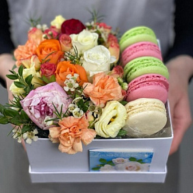 Цветы в коробке №599