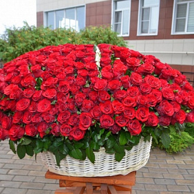 Огромная Корзина из роз