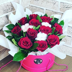 Цветы в шляпной коробке №165