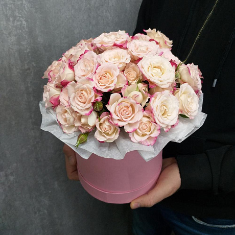 Шляпная коробка с кустовой розой Рефлекс - Фото 1