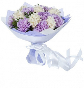 Букет из лиловых гвоздик и гиацинтов