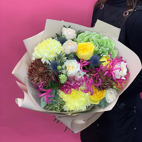 Яркий букет с гортензиями и французскими розами - Фото 1