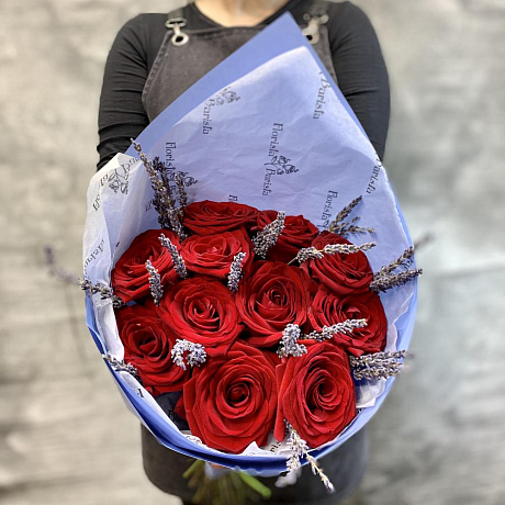 Красные розы с лавандой - Фото 1