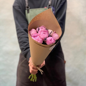 7 нежных пионов с ароматной лавандой в крафтовом кулёчке