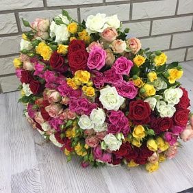 51 кустовая роза микс