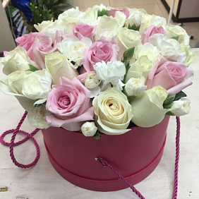 Композиция цветочная в шляпной коробке