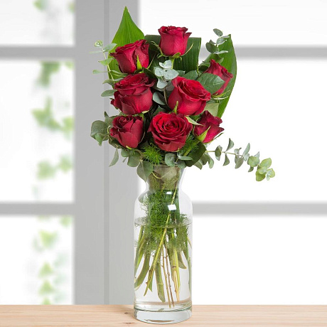 9 роз с зеленью в вазе - Фото 1