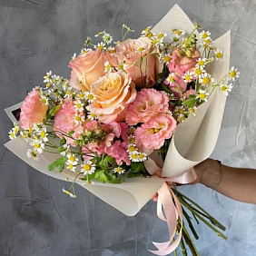 Сборный букет с розой и эустомой №162
