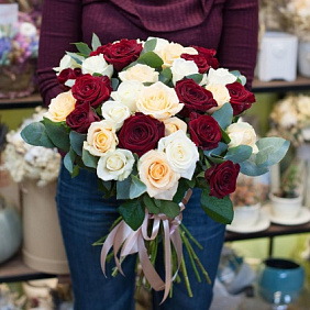 Букет цветов Розы в саду