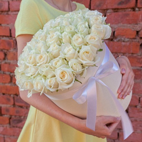 Коробка из 51 белой розы