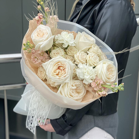 Букет Баунти из стифы, маттиолы, кустовой и одноголовой розы - Фото 1