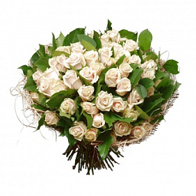 Букет из 75 кремовых роз 50 см.