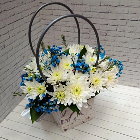 Корзина с цветами №407