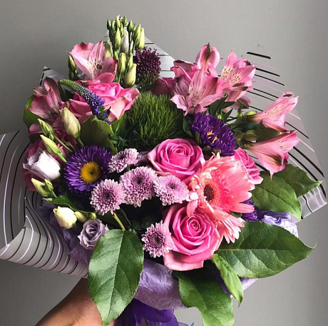 Букет Вальс цветов из герберы и роз - Фото 1
