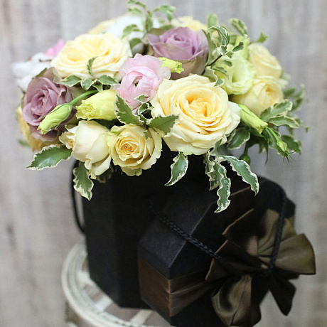 Шляпная коробка с розами Ошн Сонг - Фото 1