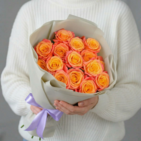 Букет 15 коралловых роз «Мисс Пигги»