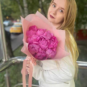 9 розовых пионов