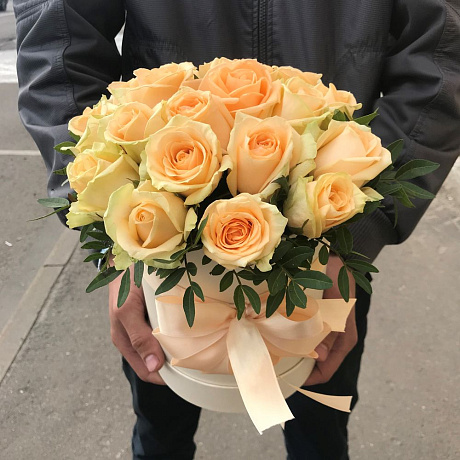 Коробки с цветами. Розы. Кремовые ( Бежевые ) 19 шт. N125 - Фото 1