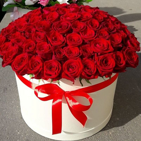 101 Красная роза в большой белой шляпной коробке №674 - Фото 1