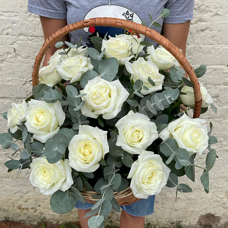 Корзина с белыми Розами №2 - Фото 1