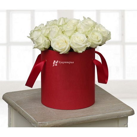 25 белых роз в бархатной коробке - Фото 1