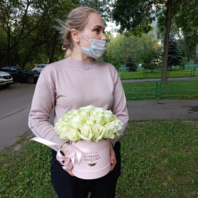 Коробка шляпная с цветами