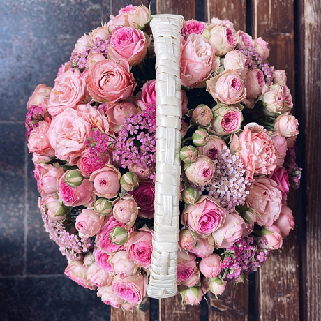 Корзина из кустовых роз - Фото 1