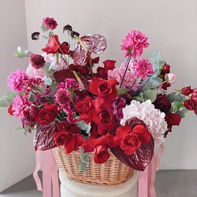 Корзина с цветами Luxury Flowers Малиновый вкус  